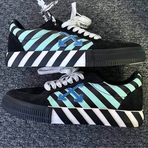 OFF-WHITE Vulcanized low sneakers in black and blue OMIA085R21LEA0061045